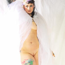  Nude
