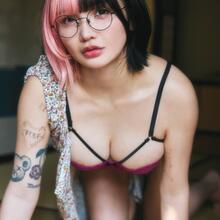  Nude