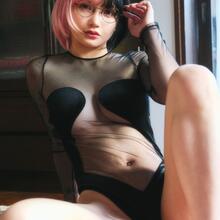  Nude