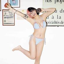  Nude
