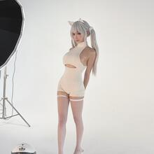  Nude