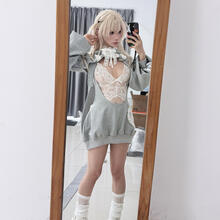  Nude