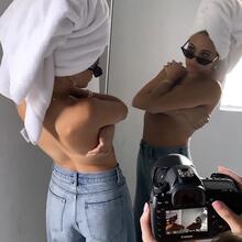  Nude