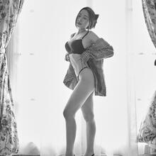  Nude