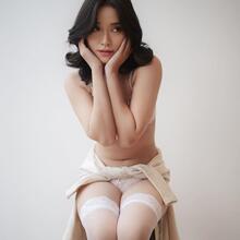  Nude