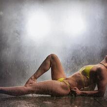  Nude