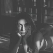  Nude
