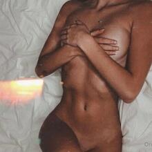  Nude