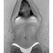  Nude