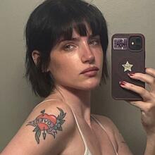  Nude