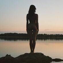  Nude