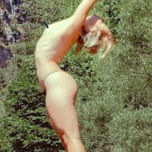  Nude