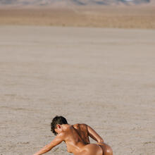  Nude