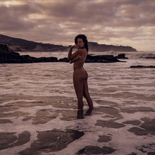  Nude