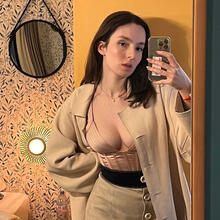 Nude