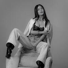  Nude