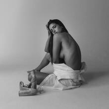  Nude