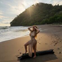  Nude