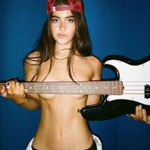  Nude