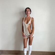 Nude