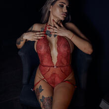  Nude