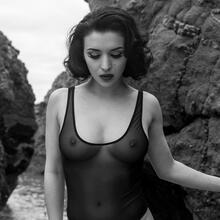  Nude