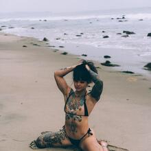  Nude