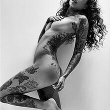  Nude