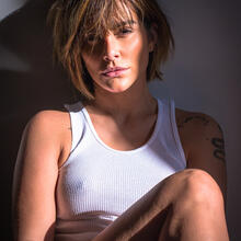  Nude