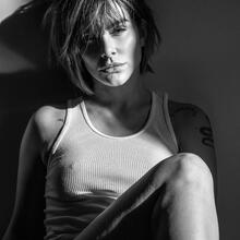  Nude