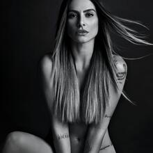  Nude