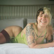  Nude