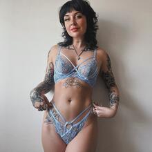  Nude