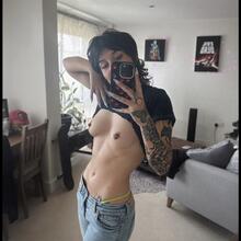  Nude