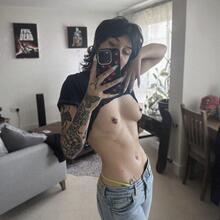  Nude