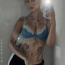  Nude