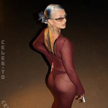  Nude