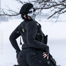  Nude