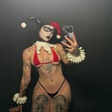  Nude