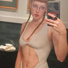  Nude