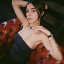  Nude