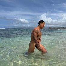  Nude