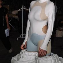  Nude
