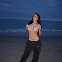  Nude