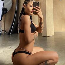  Nude
