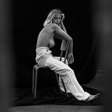 Nude