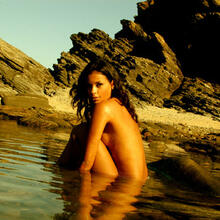  Nude