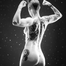  Nude