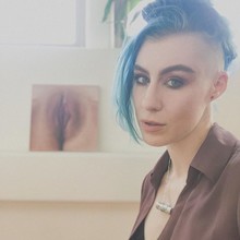  Nude