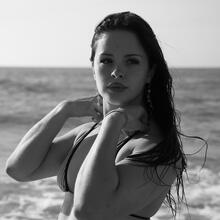  Nude